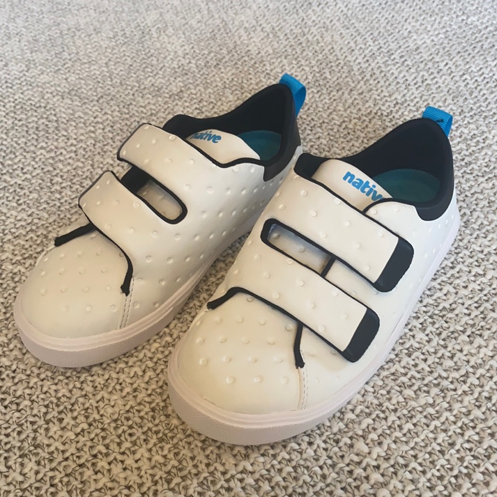 Native boys size 1 sneaker